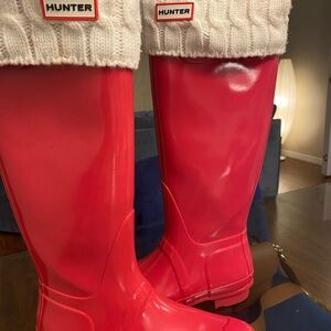 Hunter Bright Pink Boots with White Knit Cuffs